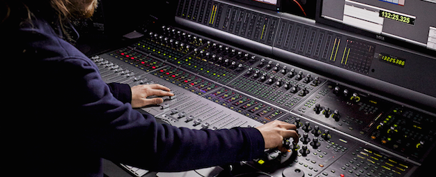 audio mixing console